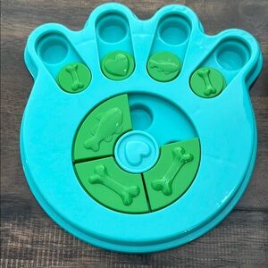 Interactive Blue and Green Pet Puzzle Toy